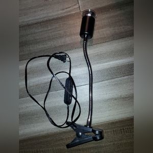 Reptile heating lamp with clamp